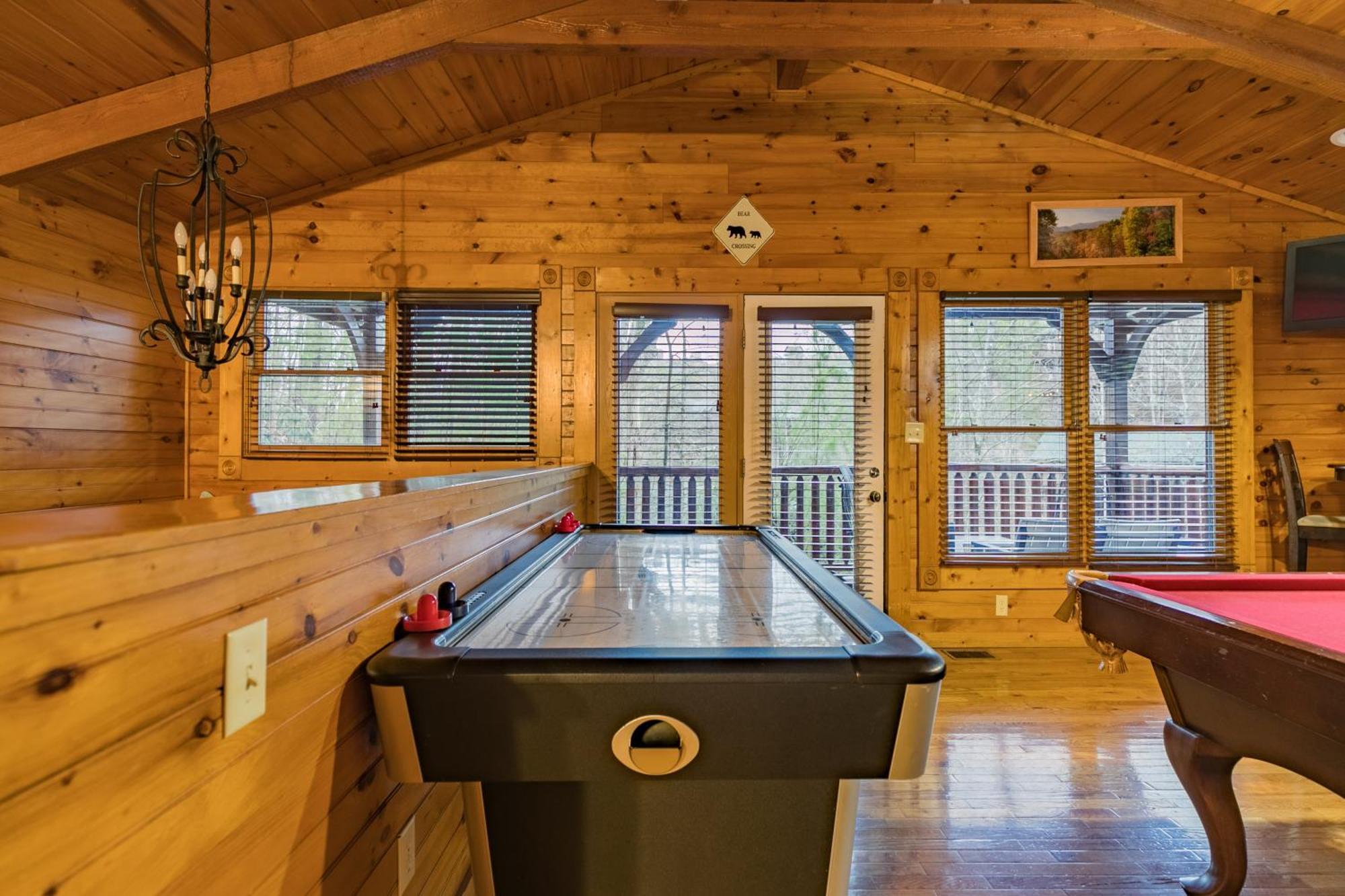 Spacious Resort Log Cabin, Easy Drive, Hot Tub, Arcade Gameroom, Mountain Vibe Gatlinburg Exterior foto