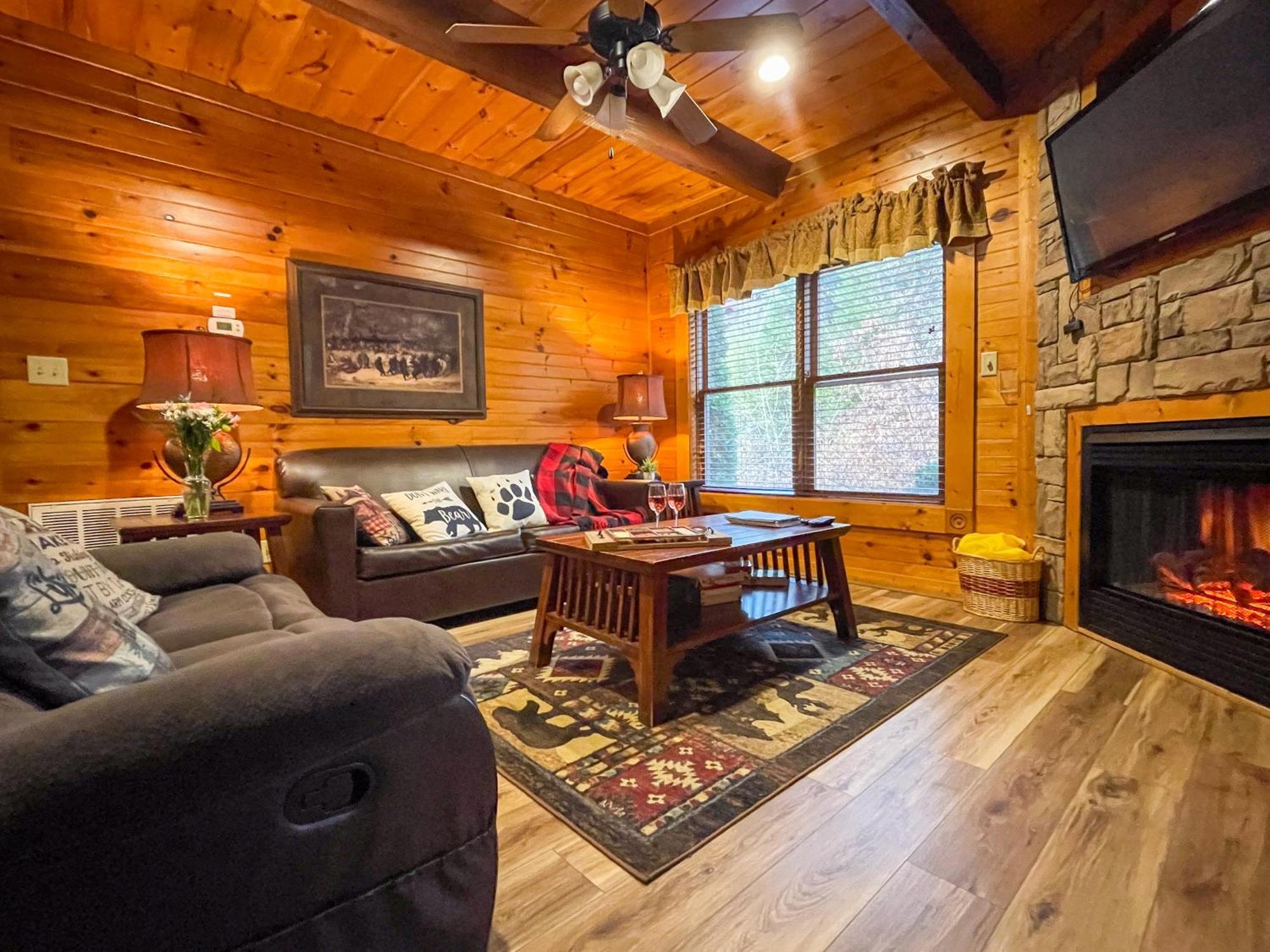 Spacious Resort Log Cabin, Easy Drive, Hot Tub, Arcade Gameroom, Mountain Vibe Gatlinburg Exterior foto
